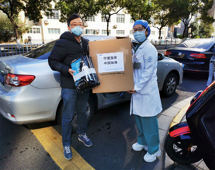 愛心捐贈防護服，致敬一線醫(yī)務工作者 抗擊疫情 寧興優(yōu)貝在行動02.jpg