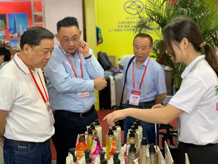 寧興優貝攜18個品牌亮相中東歐08.jpg
